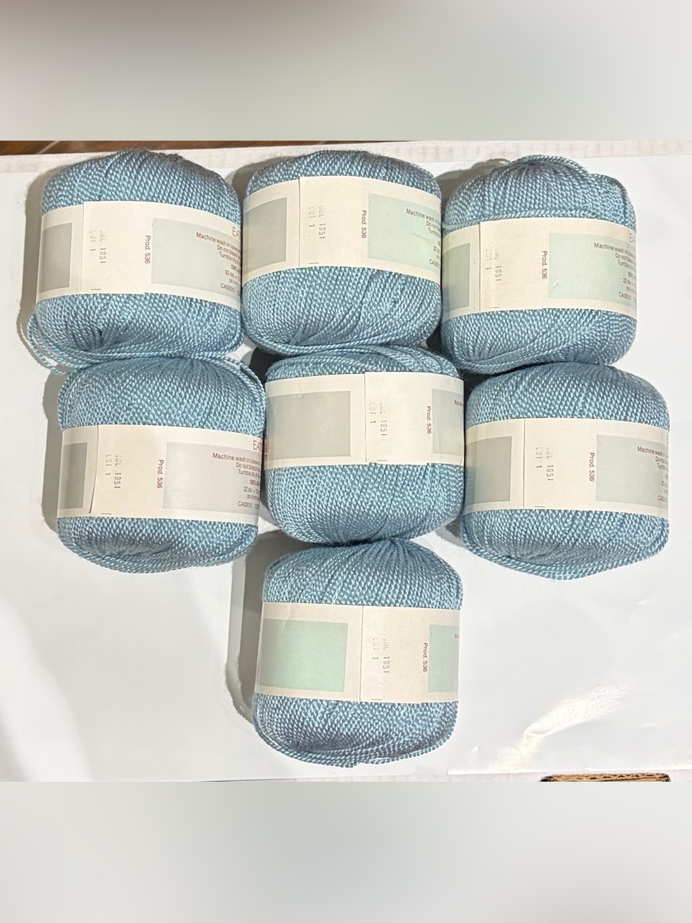 Vintage Yarn - Lady Fair Perlé Light Blue DK weight acrylic yarn - 7 skeins - Picture 2 of 3